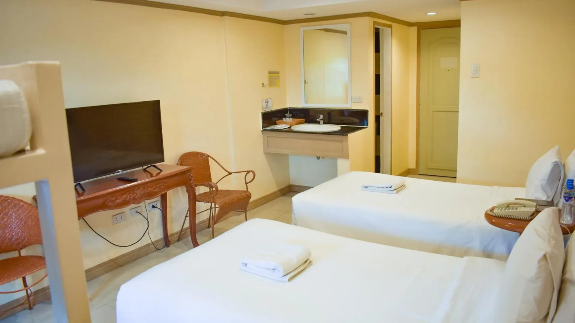 Whiterock Beach Hotel And Waterpark Subic Bay 3*,  Philippines