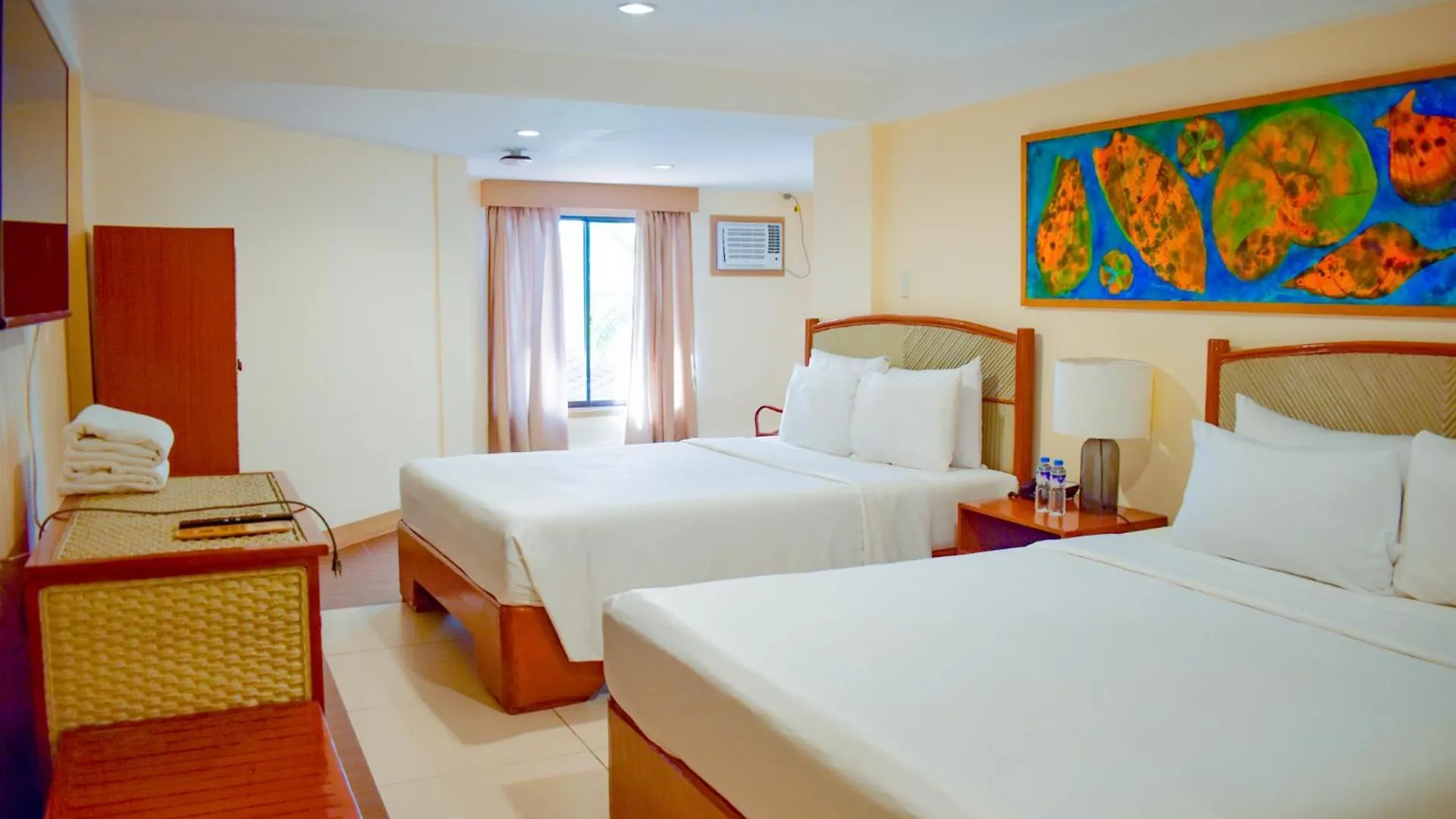 Whiterock Beach Hotel And Waterpark Subic Bay