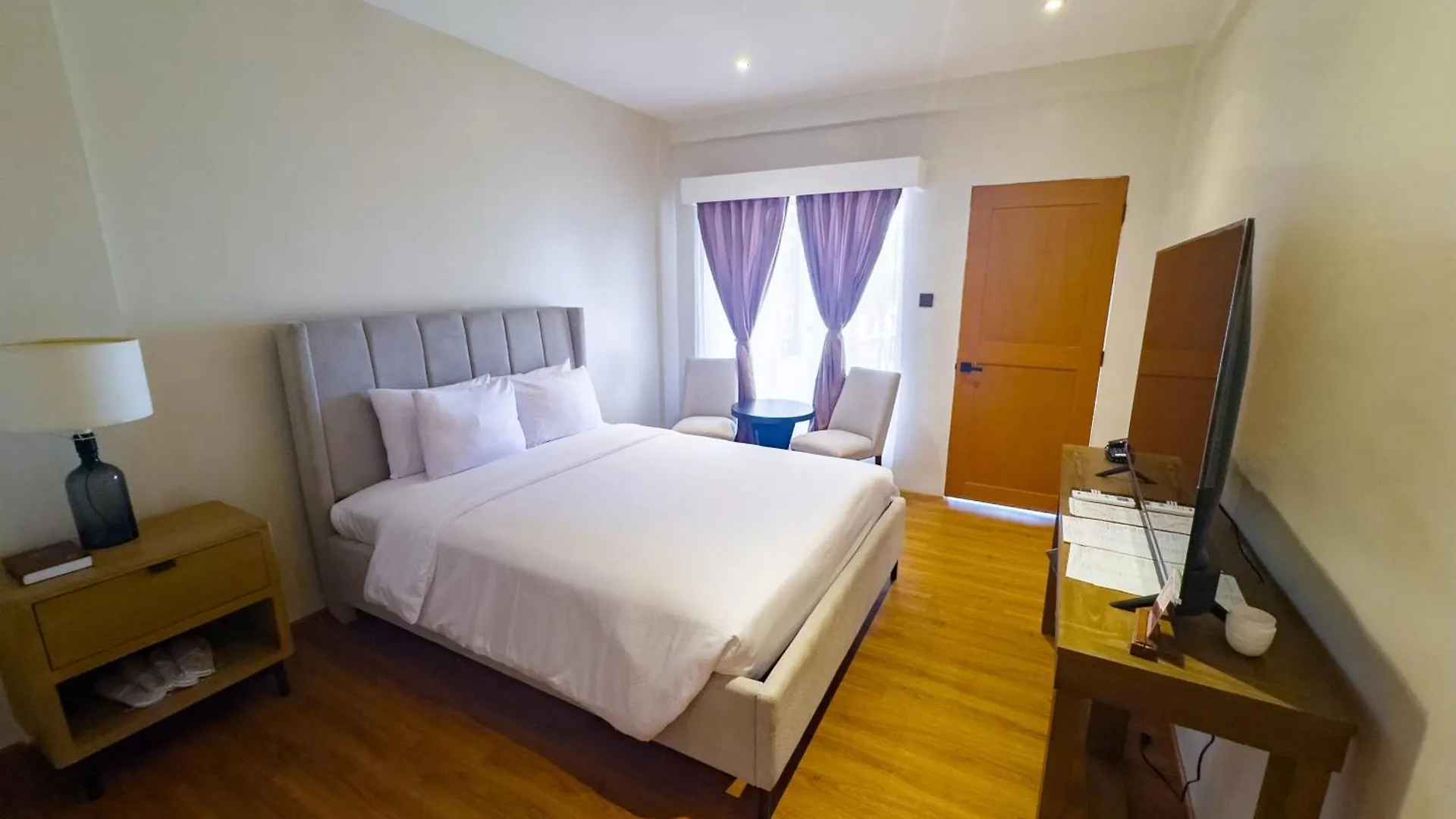 Whiterock Beach Hotel And Waterpark Subic Bay Resort