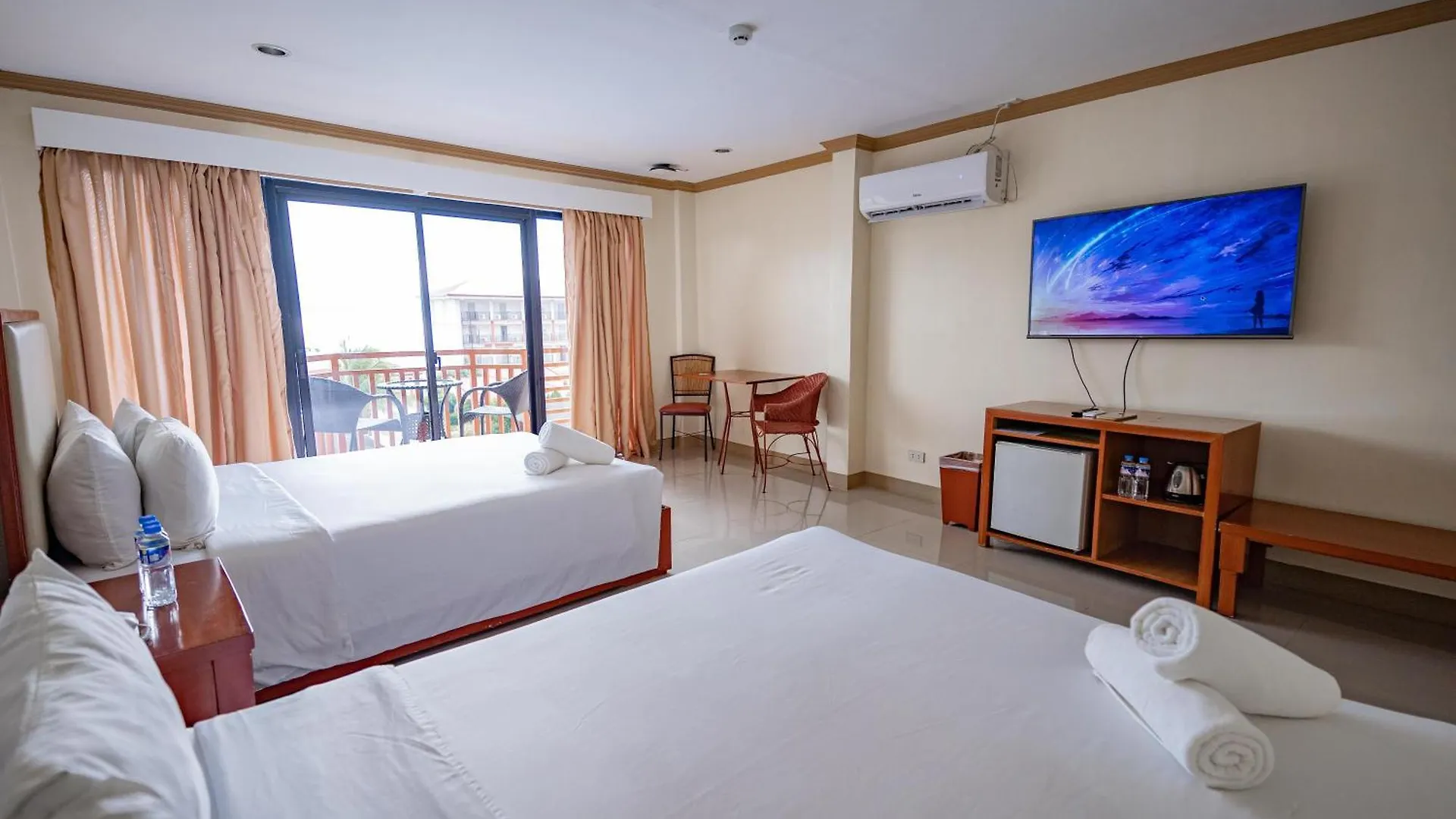 Whiterock Beach Hotel And Waterpark Subic Bay