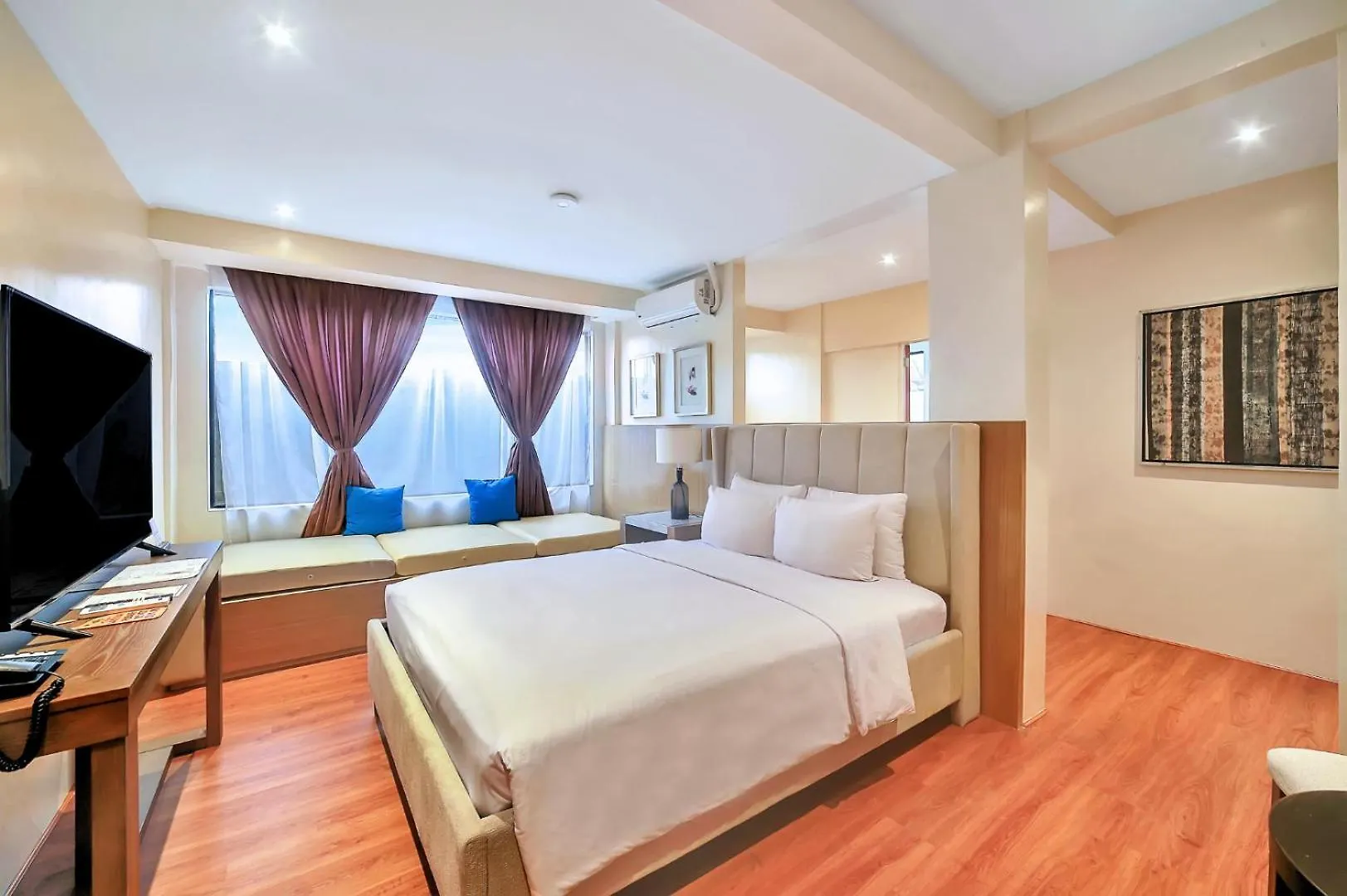 *** Resort Whiterock Beach Hotel And Waterpark Subic Bay Philippines