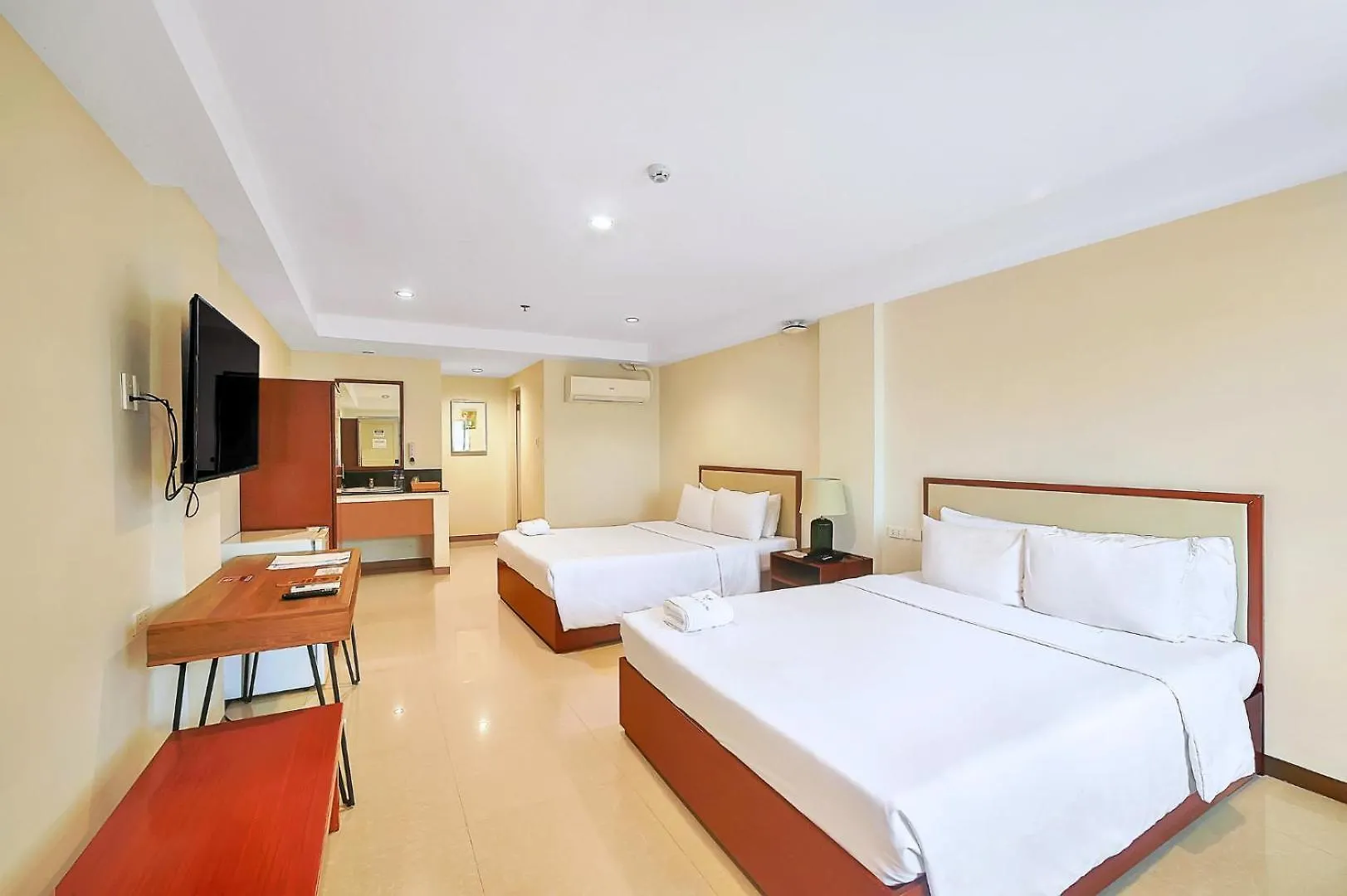 Whiterock Beach Hotel And Waterpark Subic Bay 3*,  Philippines