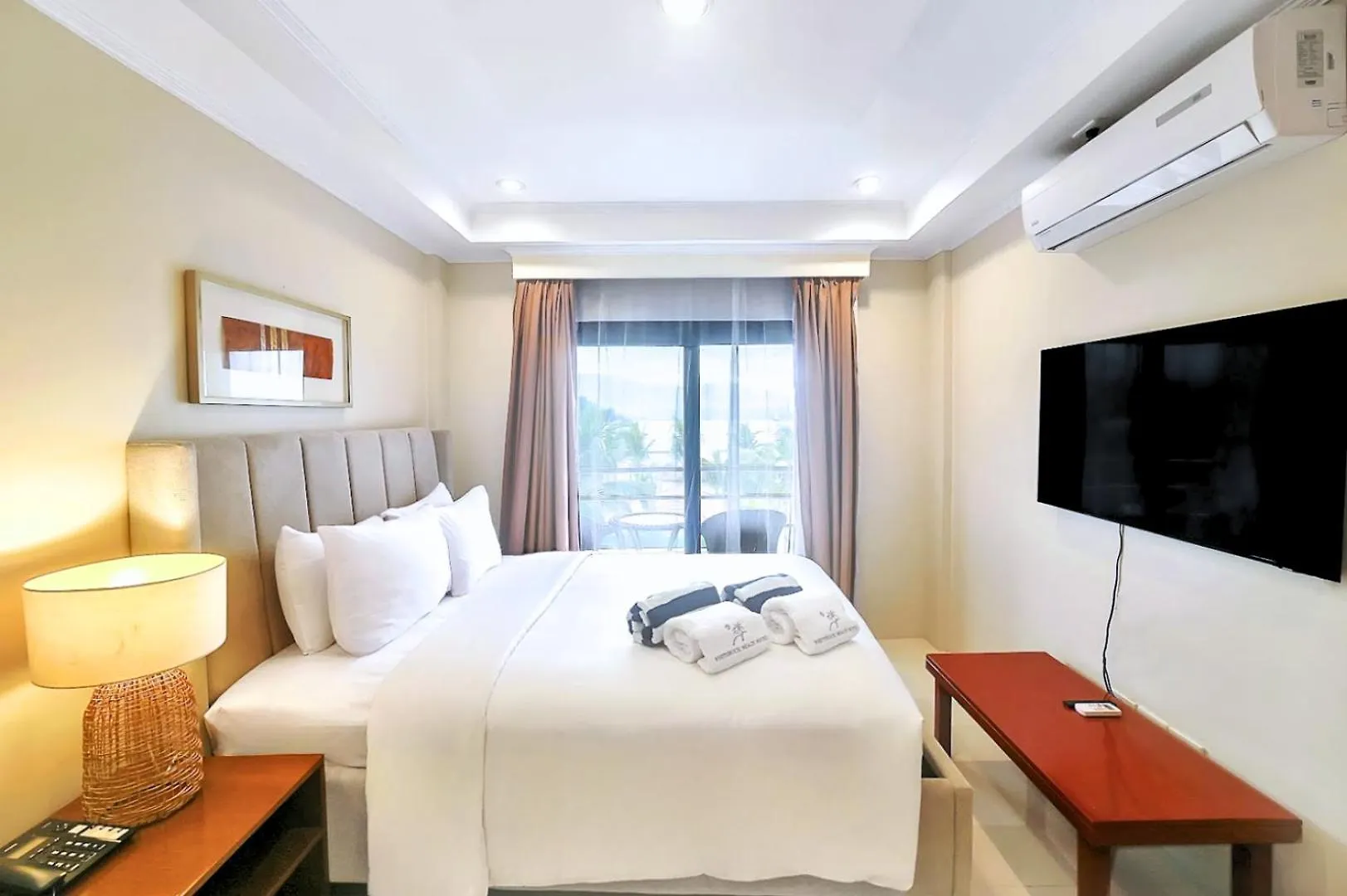 Whiterock Beach Hotel And Waterpark Subic Bay Philippines