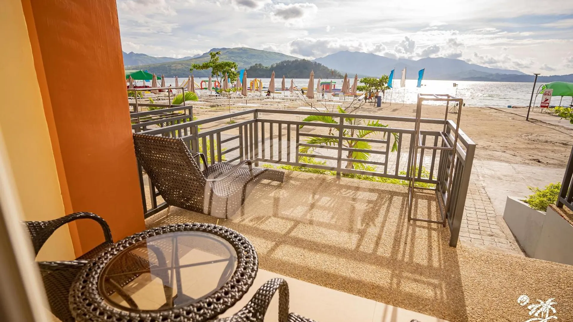 Whiterock Beach Hotel And Waterpark Subic Bay Resort