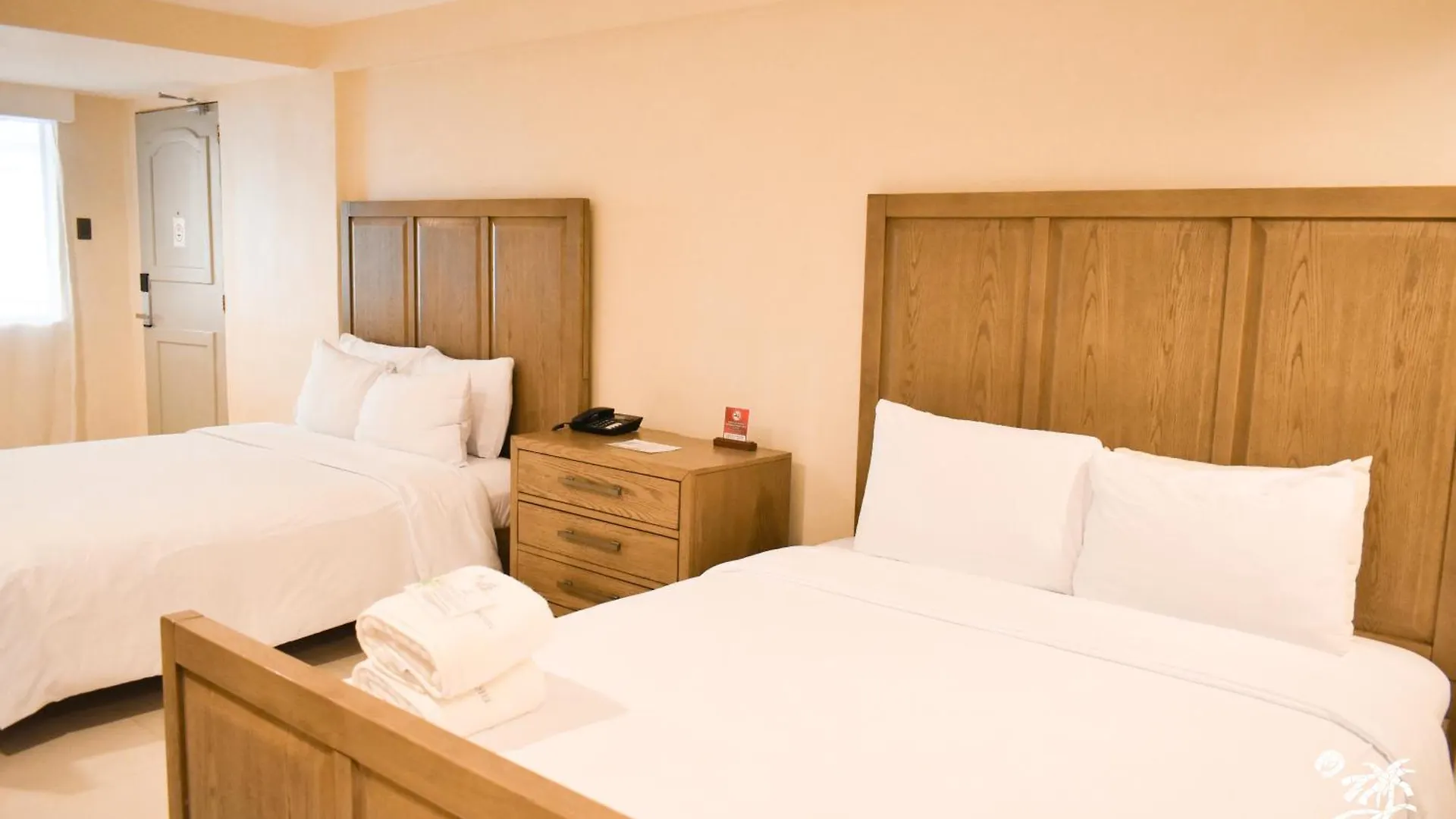 Whiterock Beach Hotel And Waterpark Subic Bay