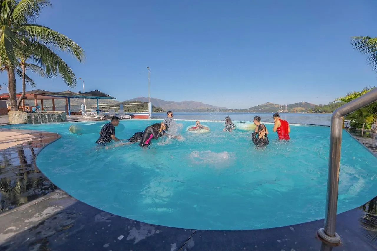 Whiterock Beach Hotel And Waterpark Subic Bay 3*,