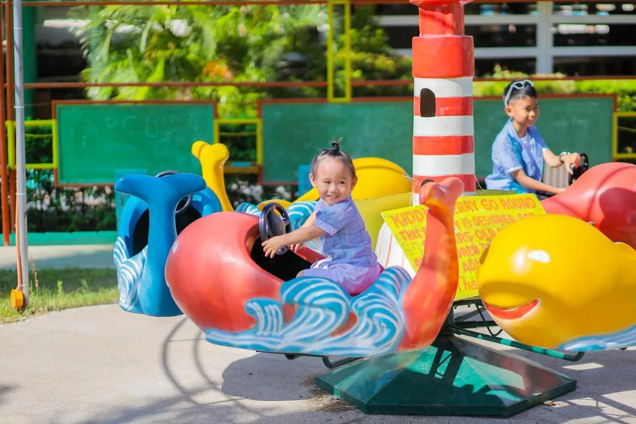 Whiterock Beach Hotel And Waterpark Subic Bay Resort