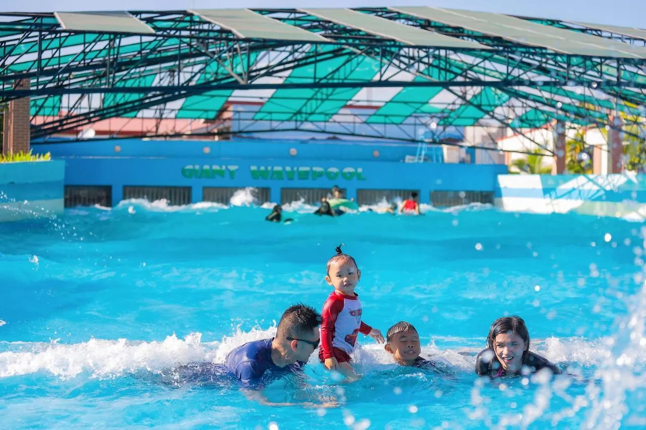 Whiterock Beach Hotel And Waterpark Subic Bay Philippines